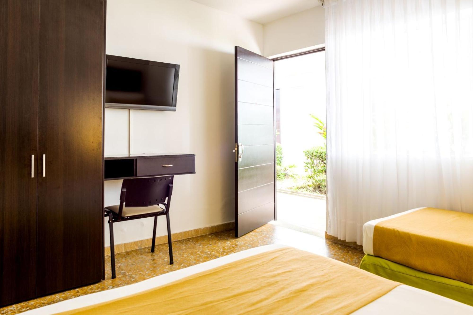 Hotel Manantial Мельгар Экстерьер фото